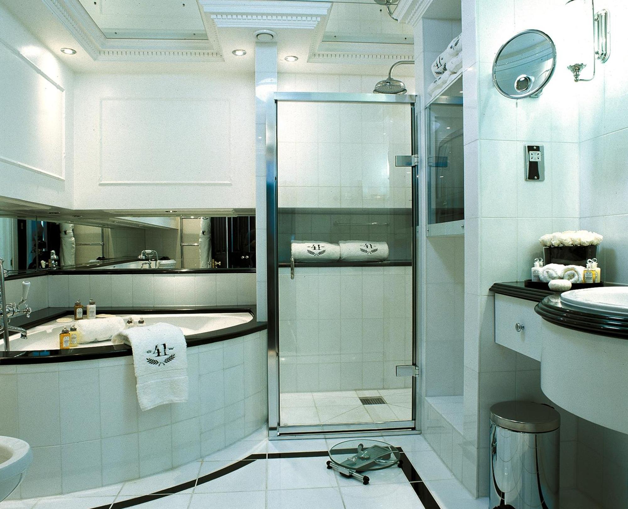 41 Hotel London Ngoại thất bức ảnh A shower cubicle