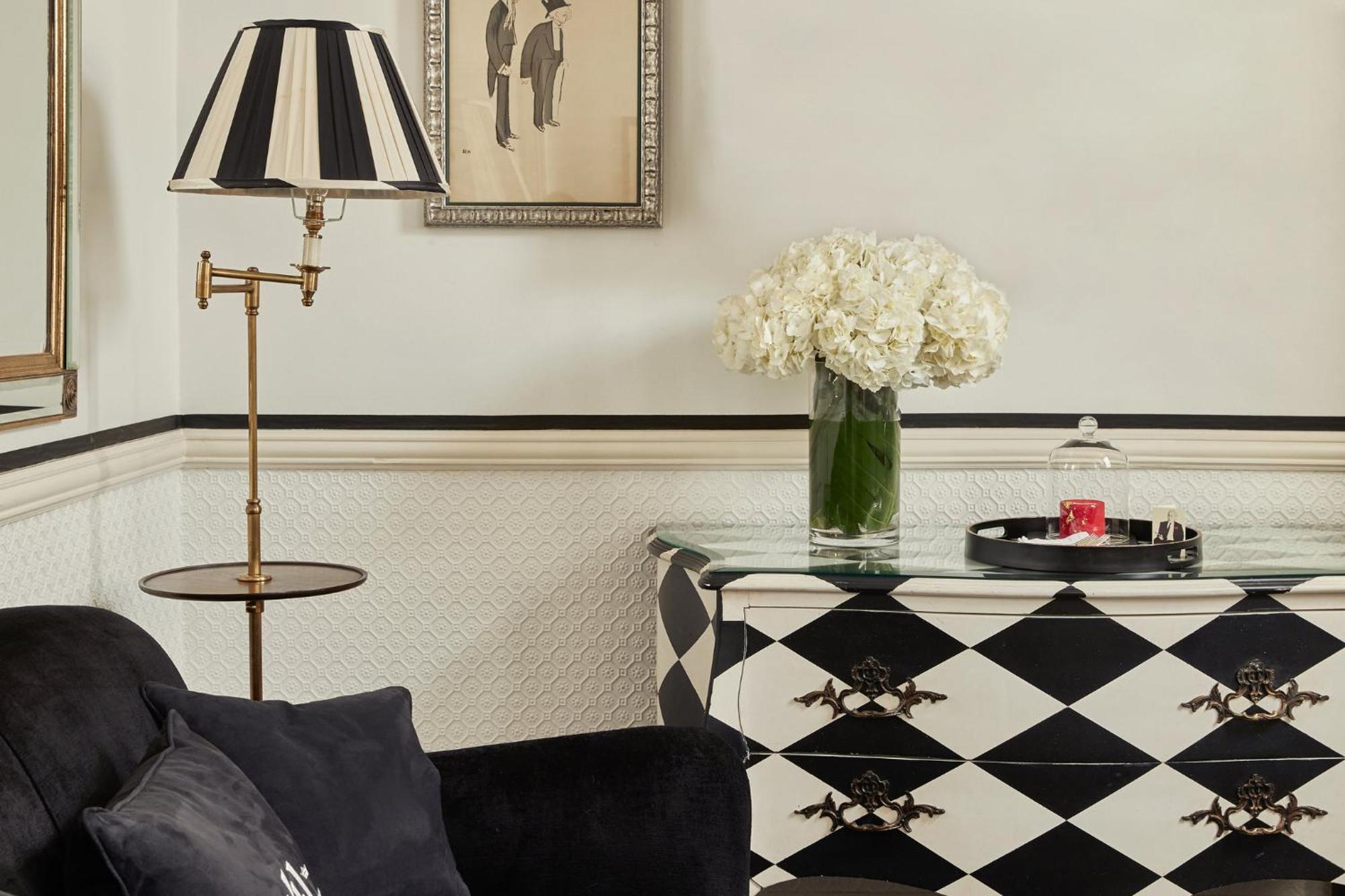 41 Hotel London Ngoại thất bức ảnh A floor lamp