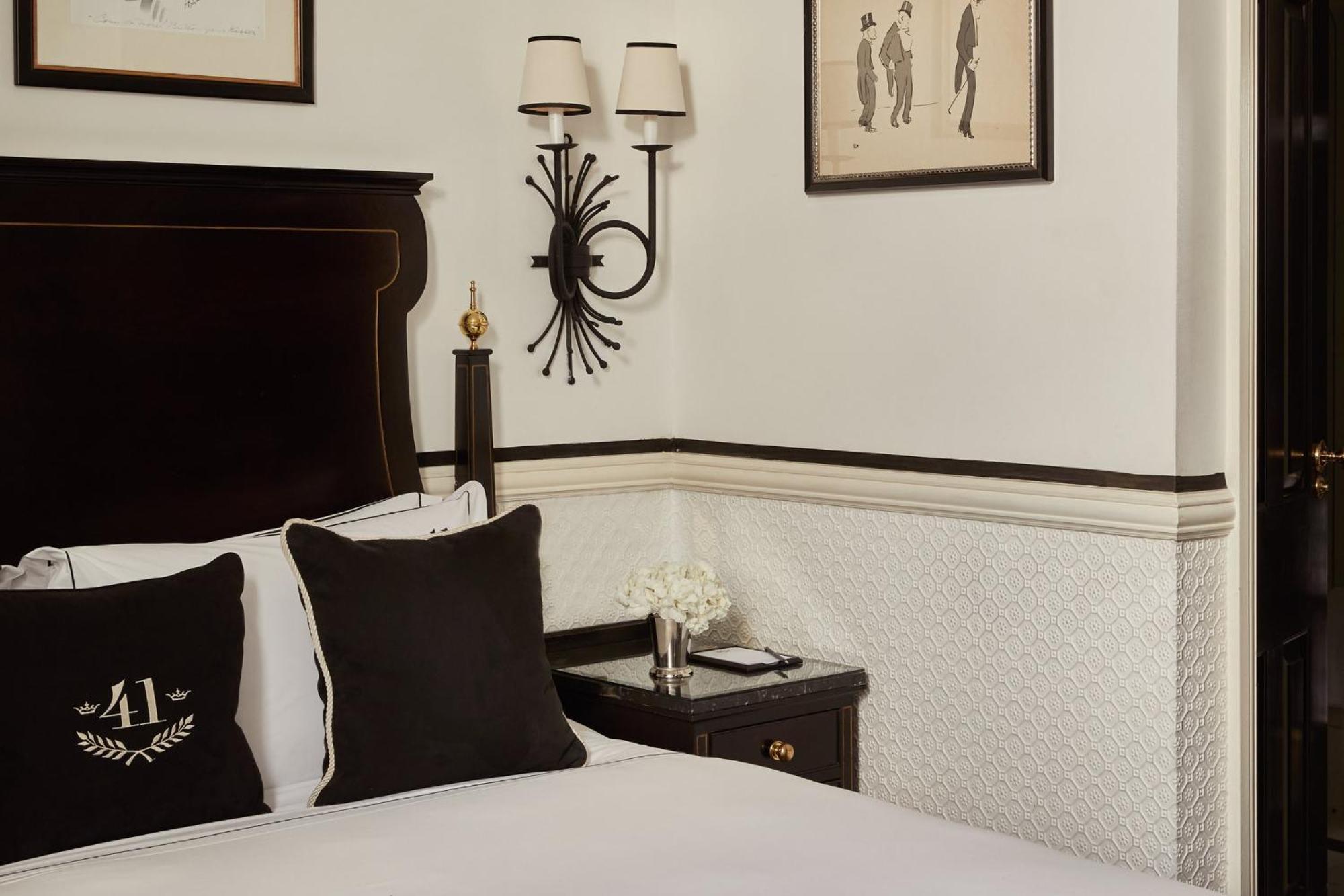 41 Hotel London Ngoại thất bức ảnh A wall light
